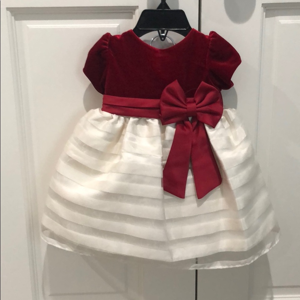 Only worn one timed or photo red and off white